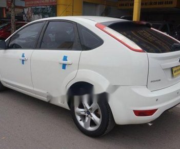 Ford Focus 2011 - Cần bán lại xe Ford Focus đời 2011, màu trắng chính chủ, 385 triệu