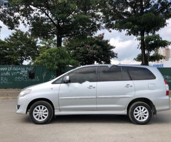 Toyota Innova 2.0E 2013 - Bán Toyota Innova 2.0E đời 2013, màu bạc như mới, giá tốt