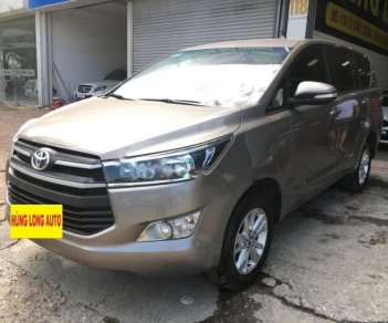 Toyota Innova 2.0E 2017 - Cần bán xe Toyota Innova 2.0E năm sản xuất 2017, màu xám, giá chỉ 719 triệu