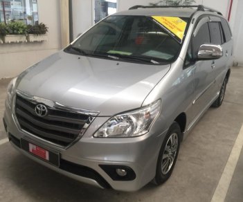 Toyota Innova 2015 - Bán Innova số tự động, đời 2015, màu bạc, giá thương lượng