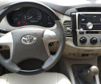 Toyota Innova MT 2014 - Cần bán Toyota Innova MT sản xuất năm 2014, màu bạc, nhập khẩu chính chủ