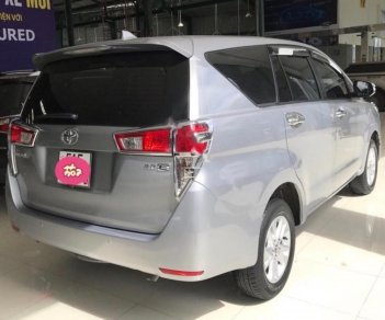 Toyota Innova 2.0E 2016 - Cần bán gấp Toyota Innova 2.0E đời 2016, màu bạc như mới, 695 triệu