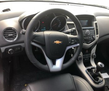 Chevrolet Cruze LT 2018 - Bán Chevrolet Cruze chưa bao giờ hết hot