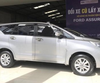 Toyota Innova 2.0E 2016 - Cần bán gấp Toyota Innova 2.0E đời 2016, màu bạc như mới, 695 triệu