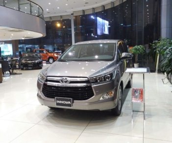 Toyota Innova 2.0V 2018 - Bán Toyota Innova 2.0V 2018 màu bạc - Hỗ trợ trả góp 90%, bảo hành chính hãng 3 năm/Hotline: 0898.16.8118