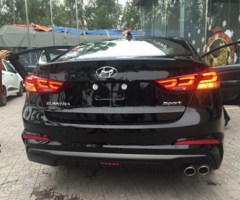 Hyundai Elantra 1.6 MT 2018 - Bán Hyundai Elantra 2018, chỉ từ 560tr, lấy xe ngay chỉ cần 130tr, hỗ trợ vay ngân hàng 90%. LH: 0939.617.271