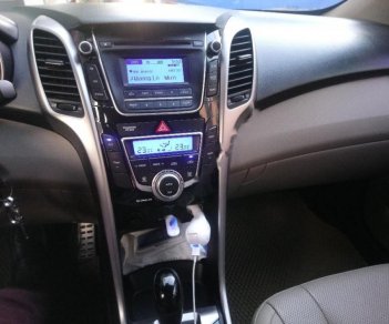 Hyundai i30 1.6 AT 2013 - Cần bán lại xe Hyundai i30 sản xuất 2013, màu đen, xe nhập, 525tr