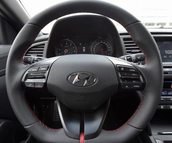 Hyundai Elantra 1.6 MT 2018 - Bán Hyundai Elantra 2018, chỉ từ 560tr, lấy xe ngay chỉ cần 130tr, hỗ trợ vay ngân hàng 90%. LH: 0939.617.271