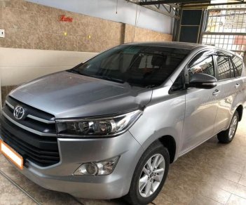 Toyota Innova 2.0E 2017 - Bán Toyota Innova 2.0E 2017, màu bạc số sàn, 710 triệu