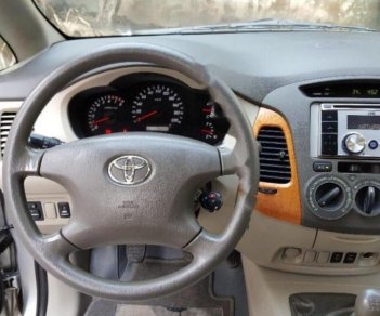 Toyota Innova G 2011 - Cần bán Toyota Innova G năm sản xuất 2011, màu bạc xe gia đình, 475tr