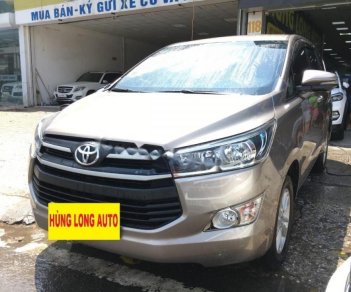 Toyota Innova 2.0E 2018 - Cần bán lại xe Toyota Innova 2.0E sản xuất năm 2018, màu bạc