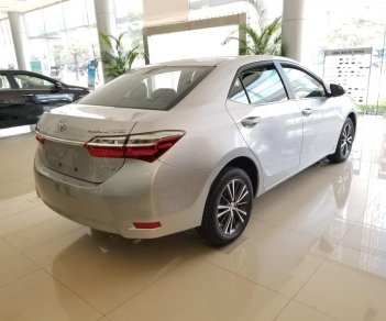 Toyota Corolla altis 2.0V Luxury 2018 - Bán Toyota Corolla Altis 2.0V Luxury đời 2017 - màu bạc - Hỗ trợ trả góp 90%, bảo hành chính hãng 3 năm/Hotline: 0898.16.8118