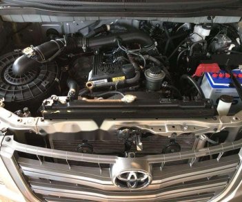 Toyota Innova 2016 - Cần bán lại xe Toyota Innova sản xuất năm 2016, màu bạc số sàn, giá 625tr