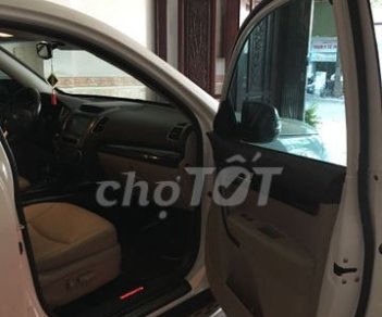 Kia Sorento 2016 - Cần bán Kia Sorento sản xuất năm 2016, màu trắng, giá 839tr