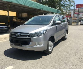 Toyota Innova 2.0 E MT 2018 - Bán Toyota Innova đời 2018, màu bạc