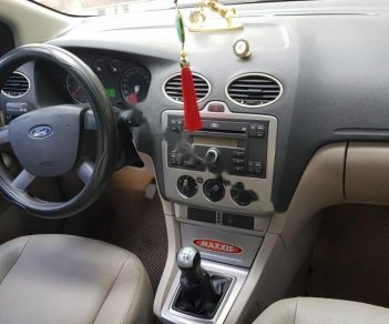 Ford Focus 1.8 MT 2008 - Bán Ford Focus 1.8 MT sản xuất năm 2008, màu vàng còn mới, giá chỉ 260 triệu