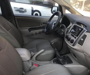 Toyota Innova 2016 - Bán xe Toyota Innova năm 2016, màu bạc số sàn, 659 triệu