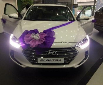 Hyundai Elantra 2018 - Bán ô tô Hyundai Elantra năm sản xuất 2018, màu đỏ giá cạnh tranh