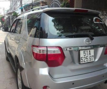 Toyota Fortuner 2009 - Cần bán lại xe Toyota Fortuner năm sản xuất 2009, màu bạc, giá chỉ 580 triệu