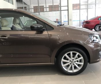 Volkswagen Polo 2017 - Bán xe Volkswagen Polo Sedan 2018, màu nâu, nhập khẩu - LH 0967.335.988