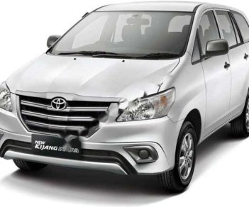 Toyota Innova 2016 - Bán xe Toyota Innova năm 2016, màu bạc số sàn, 659 triệu