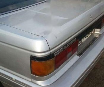 Nissan Bluebird 1990 - Cần bán lại xe Nissan Bluebird đời 1990, màu bạc