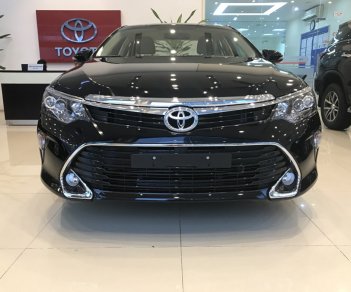 Toyota Camry 2.0E 2018 - Bán Camry 2.0E đen - Model 2018 - Ưu đãi lớn, trả góp 90%, nhận xe ngay. Hotline: 0989.16.8118