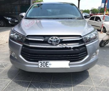 Toyota Innova 2.0E  2016 - Bán Toyota Innova 2.0E năm 2016, màu xám số sàn