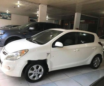 Hyundai i20 2011 - Cần bán xe Hyundai i20 sản xuất 2011, màu trắng chính chủ, 370 triệu