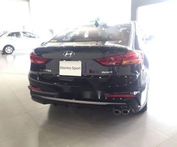 Hyundai Elantra   2018 - Bán xe Hyundai Elantra năm 2018, màu đen, giá 560tr