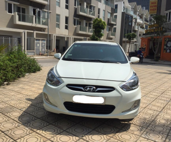 Hyundai Accent 2012 - Cần bán lại xe Hyundai Accent đời 2012, màu trắng