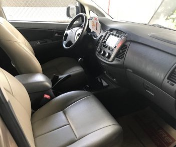 Toyota Innova 2.0E 2013 - Bán Innova E 2013, màu vàng cát