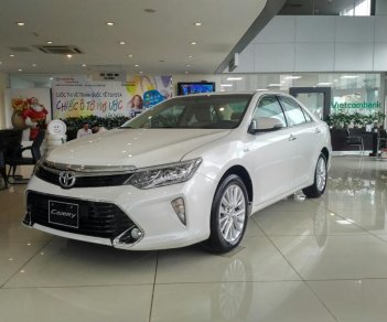 Toyota Camry 2.5Q 2018 - Bán Camry 2.5Q màu trắng - Model 2018 - Ưu đãi lớn, trả góp 90%, nhận xe ngay. Hotline 0898.16.8118