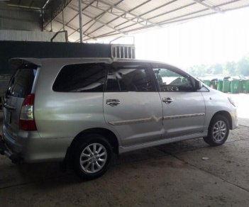 Toyota Innova 2.0E 2012 - Bán Toyota Innova 2.0E năm 2012, màu bạc, giá chỉ 535 triệu