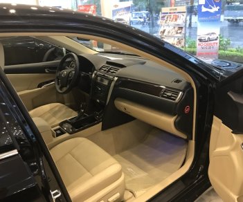 Toyota Camry 2.0E 2018 - Bán Camry 2.0E đen - Model 2018 - Ưu đãi lớn, trả góp 90%, nhận xe ngay. Hotline: 0989.16.8118