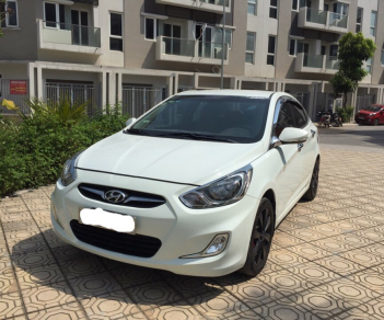 Hyundai Accent 2012 - Cần bán lại xe Hyundai Accent đời 2012, màu trắng