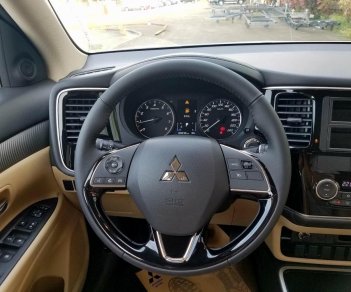 Mitsubishi Stavic 2018 - Bán Mitsubishi Outlander 2.0CVT, 2018, giảm giá sốc tháng 6, hỗ trợ trả góp lên đến 80% giá trị xe. Hùng: 0981.267.096