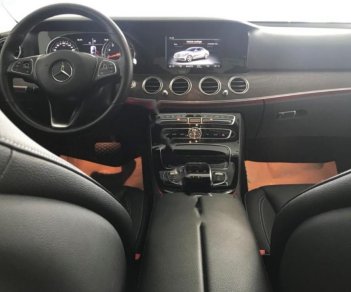 Mercedes-Benz E class E200 2016 - Bán xe Mercedes E200 sản xuất năm 2016, màu bạc