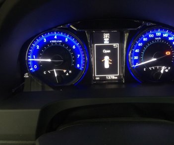 Toyota Camry 2.5Q 2017 - Bán Camry 2.5Q 2017 siêu lướt 1.378km, bảo hành chính hãng. Hỗ trợ vay ngân hàng 75%