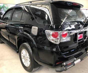 Toyota Fortuner V 4X2 2014 - Bán ô tô Toyota Fortuner V 4X2 sản xuất năm 2014, màu đen, liên hê giá tốt