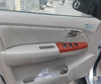 Toyota Fortuner 2009 - Cần bán lại xe Toyota Fortuner năm sản xuất 2009, màu bạc, giá chỉ 580 triệu