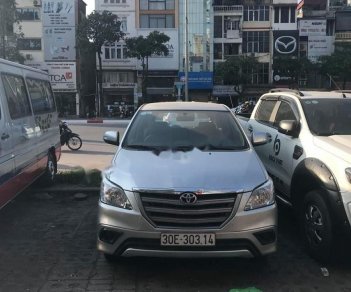 Toyota Innova 2016 - Bán xe Toyota Innova năm 2016, màu bạc số sàn, 659 triệu