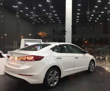 Hyundai Elantra 2018 - Bán ô tô Hyundai Elantra năm sản xuất 2018, màu đỏ giá cạnh tranh