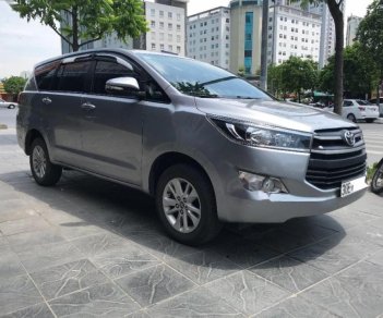 Toyota Innova 2.0E  2016 - Bán Toyota Innova 2.0E năm 2016, màu xám số sàn