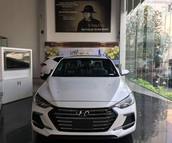 Hyundai Elantra   Sport 2018 - Bán Hyundai Elantra Sport đời 2018, màu trắng