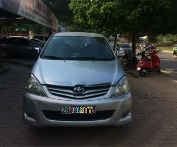 Toyota Innova G 2011 - Bán Toyota Innova G 2011, màu bạc