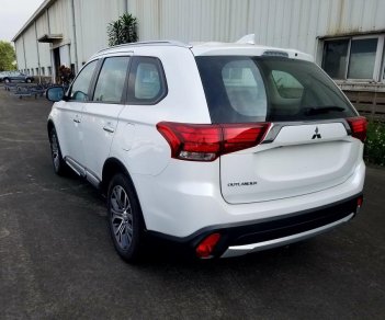 Mitsubishi Stavic 2018 - Bán Mitsubishi Outlander 2.0CVT, 2018, giảm giá sốc tháng 6, hỗ trợ trả góp lên đến 80% giá trị xe. Hùng: 0981.267.096