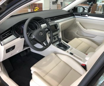 Volkswagen Passat GP 2017 - Cần bán Volkswagen Passat GP nhập nhập khẩu, mới 100% - chỉ cần 400 triệu đem xe về ngay