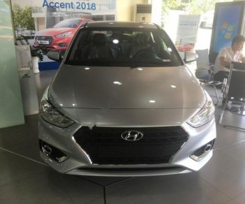 Hyundai Accent 1.4 MT Base 2018 - Bán Hyundai Accent 1.4 MT Base đời 2018, màu bạc, giá 425tr