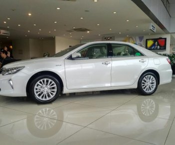 Toyota Camry 2.5Q 2018 - Bán Camry 2.5Q màu trắng - Model 2018 - Ưu đãi lớn, trả góp 90%, nhận xe ngay. Hotline 0898.16.8118